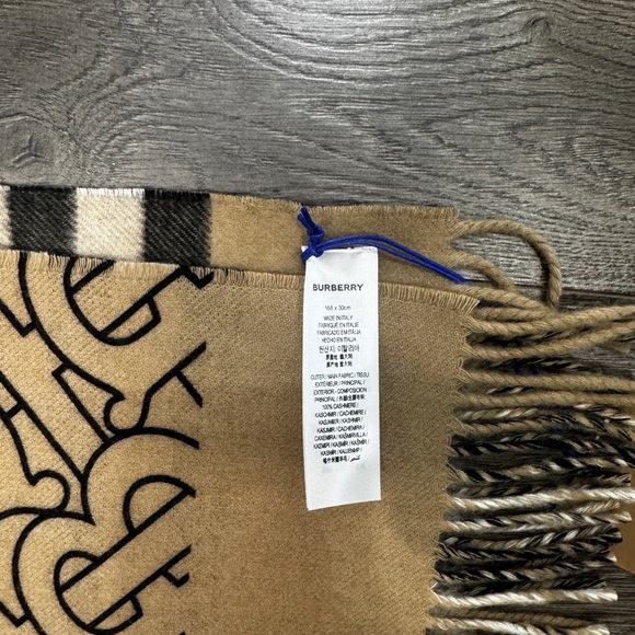 Burberry double sided scarf - Picture 5 of 5